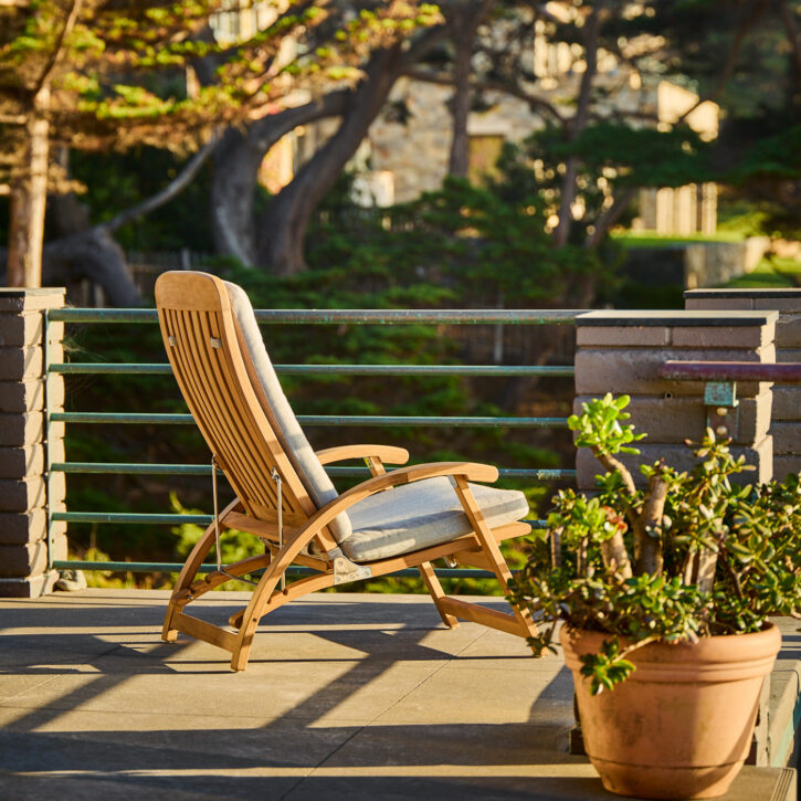 Sundeck Folding Recliner – Summit Furniture
