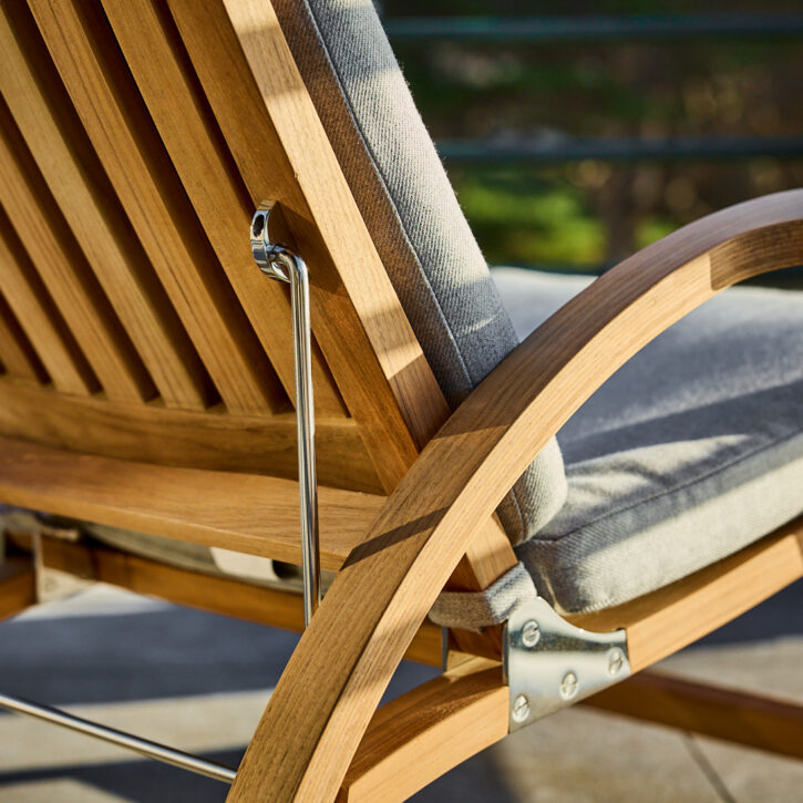 Sundeck Folding Recliner – Summit Furniture